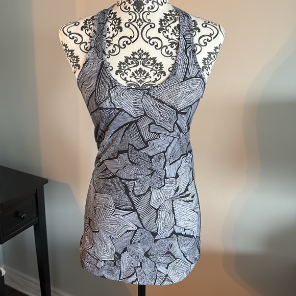 Lululemon CRB Size 6 - Picture 2 of 3